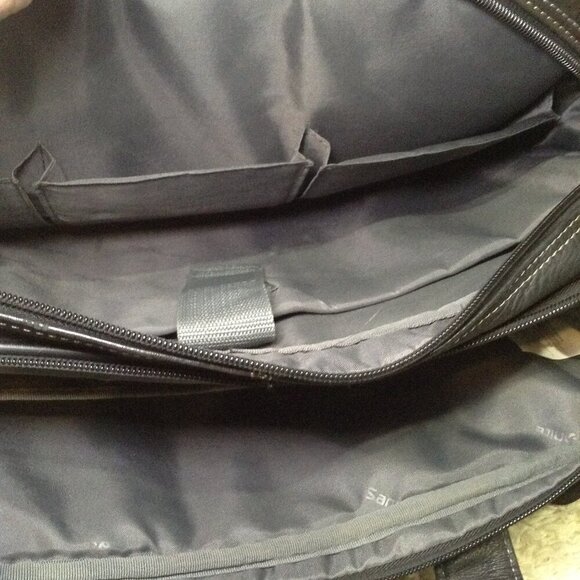 Samsonite UNISEX Attaché Case. Professional, Collegiate, Preppy, Wall Street - Picture 6 of 9
